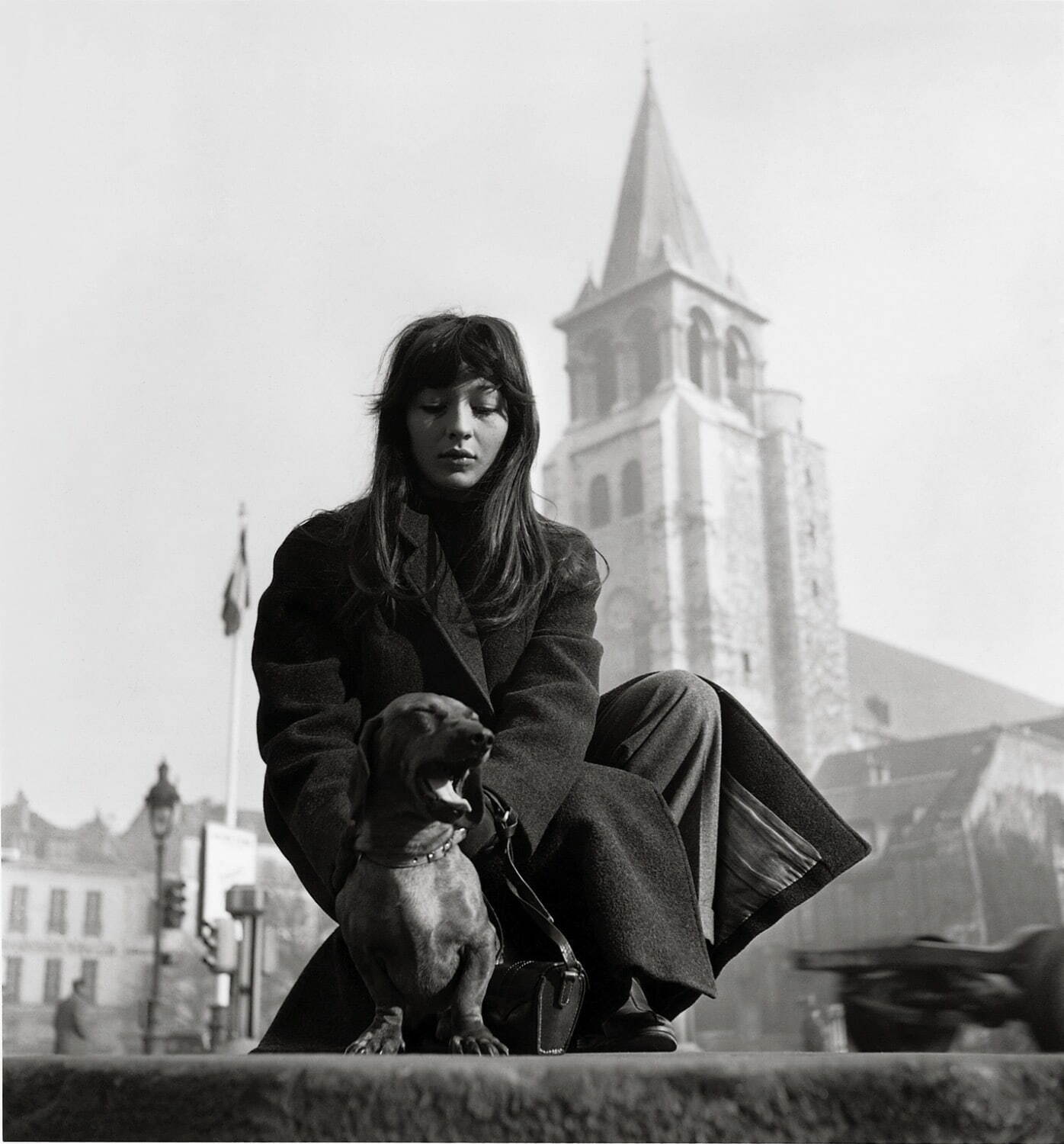 ロベール・ドアノー 《サン＝ジェルマン＝デ＝プレのジュリエット・グレコ》1947年 ゼラチン・シルバー・プリント