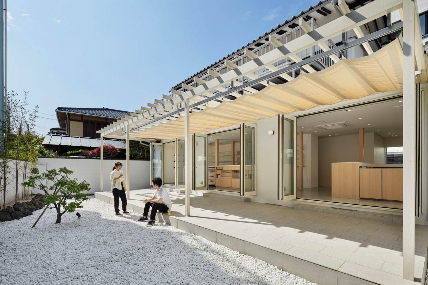 チョーヤの梅体験専門店「蝶矢」花火イメージの“スターマイン梅ウォーター”、紫からピンクに変化｜写真5