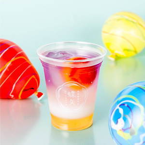 チョーヤの梅体験専門店「蝶矢」花火イメージの“スターマイン梅ウォーター”、紫からピンクに変化｜写真2