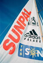 パレス スケートボード×アディダス、ビビッドオレンジのスニーカーやハーフパンツなど夏ウェア｜写真6