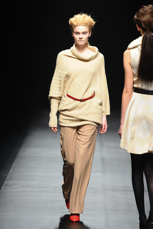 ヤストシ エズミ(Yasutoshi Ezumi) 2013-14年秋冬コレクション - フェミニンとマスキュリンの交わる新たな女性像 コピー