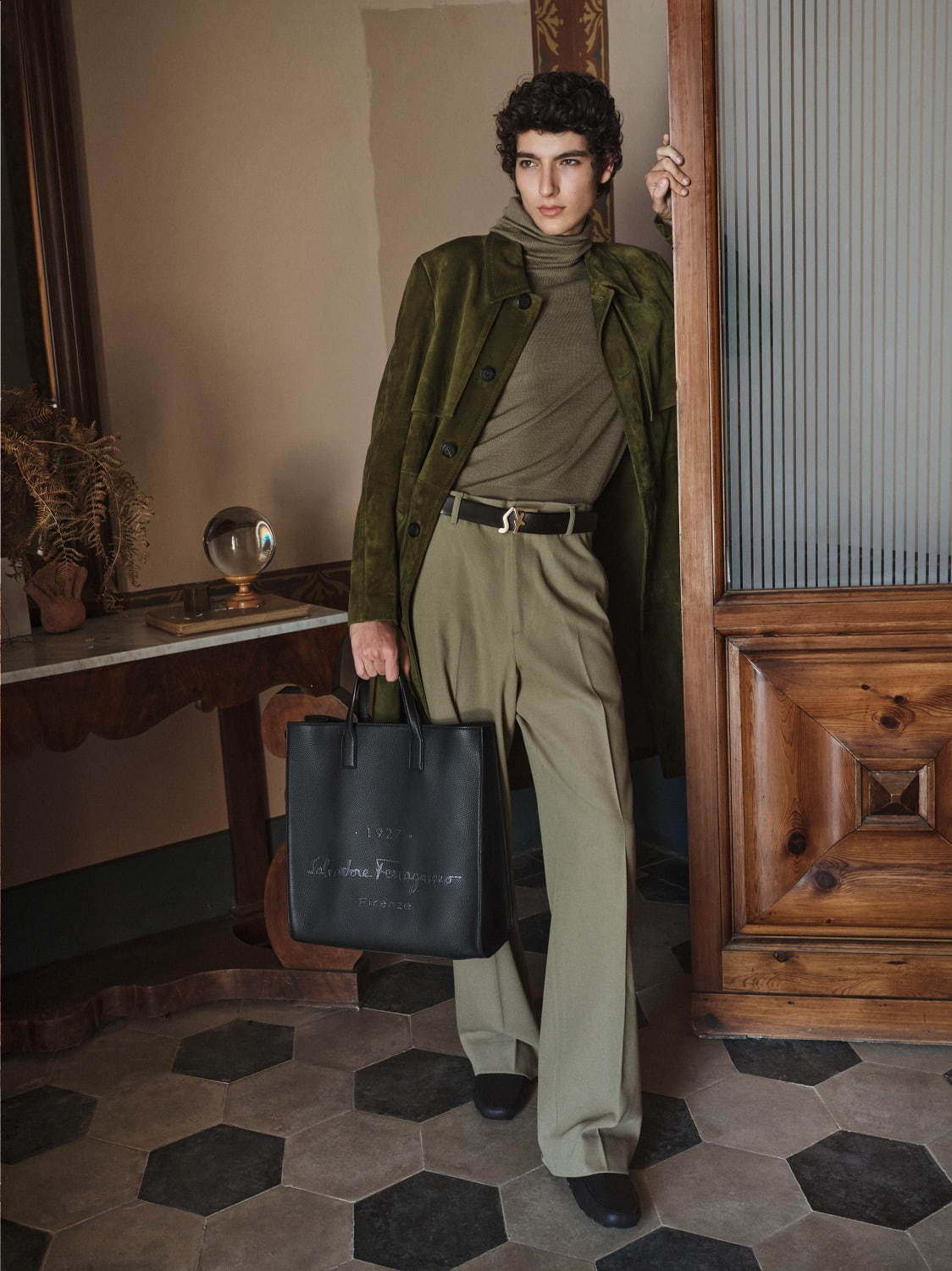 サルヴァトーレ フェラガモ新メンズライン「トルナブオーニ 1927」バッグを中心にレザーグッズを展開 - ファッションプレス