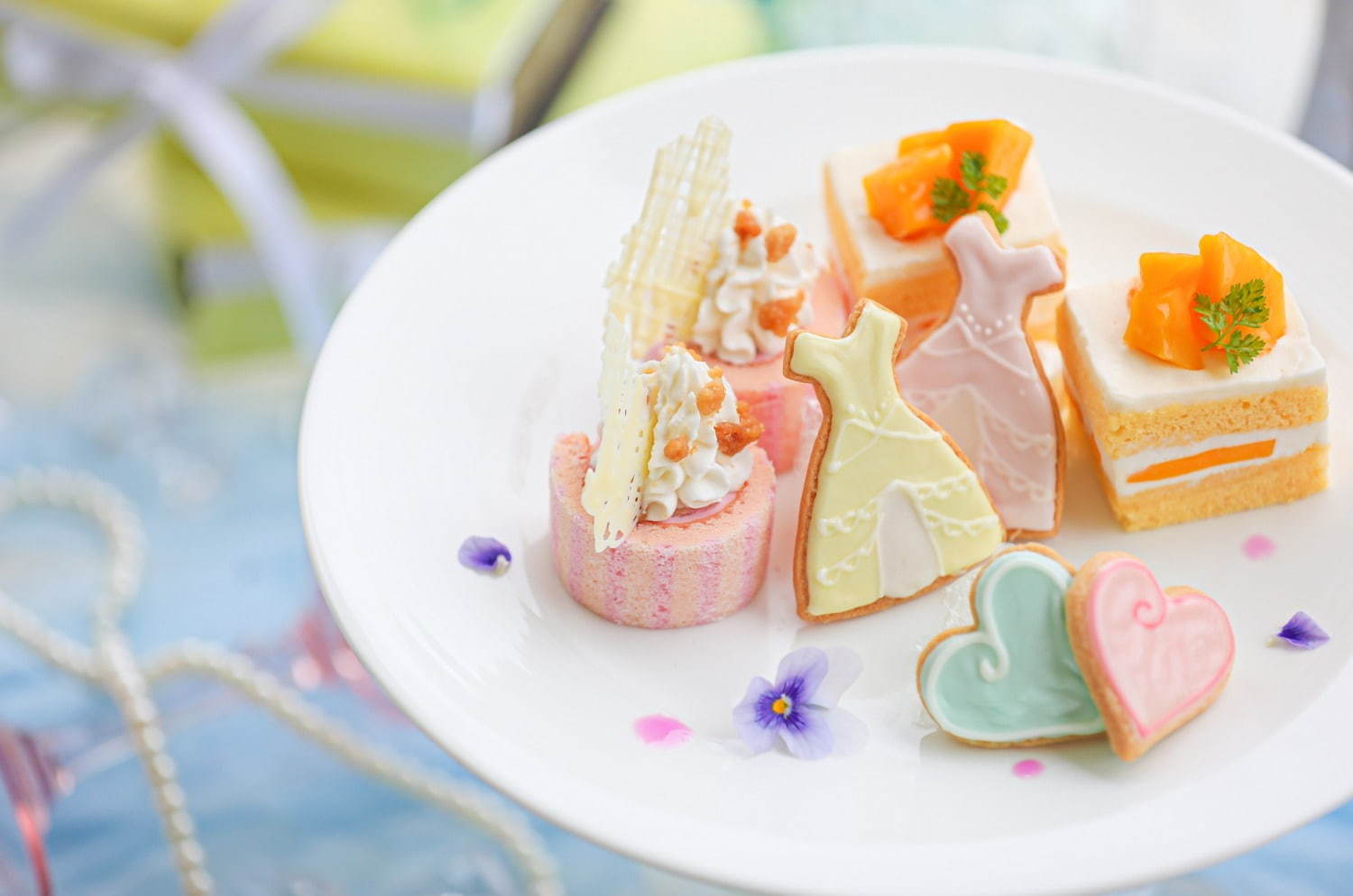 “マリーアントワネット”の「プリンセスアフタヌーンティー」大阪で、シャーベットカラーのケーキなど | 写真