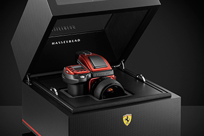 ハッセルブラッド×フェラーリの限定コラボカメラ、代官山蔦屋書店にて展示＆ネット販売開始