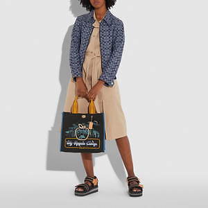 Coach big apple camp tote 2025