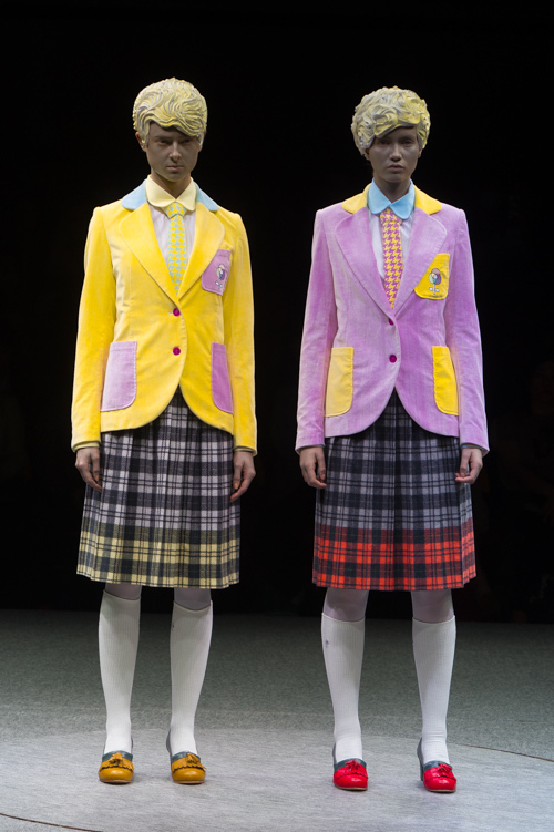 アンリアレイジ、”色が変わる洋服”を特殊照明を用いてディスプレイ - 新宿伊勢丹でデザイナーが披露 コピー