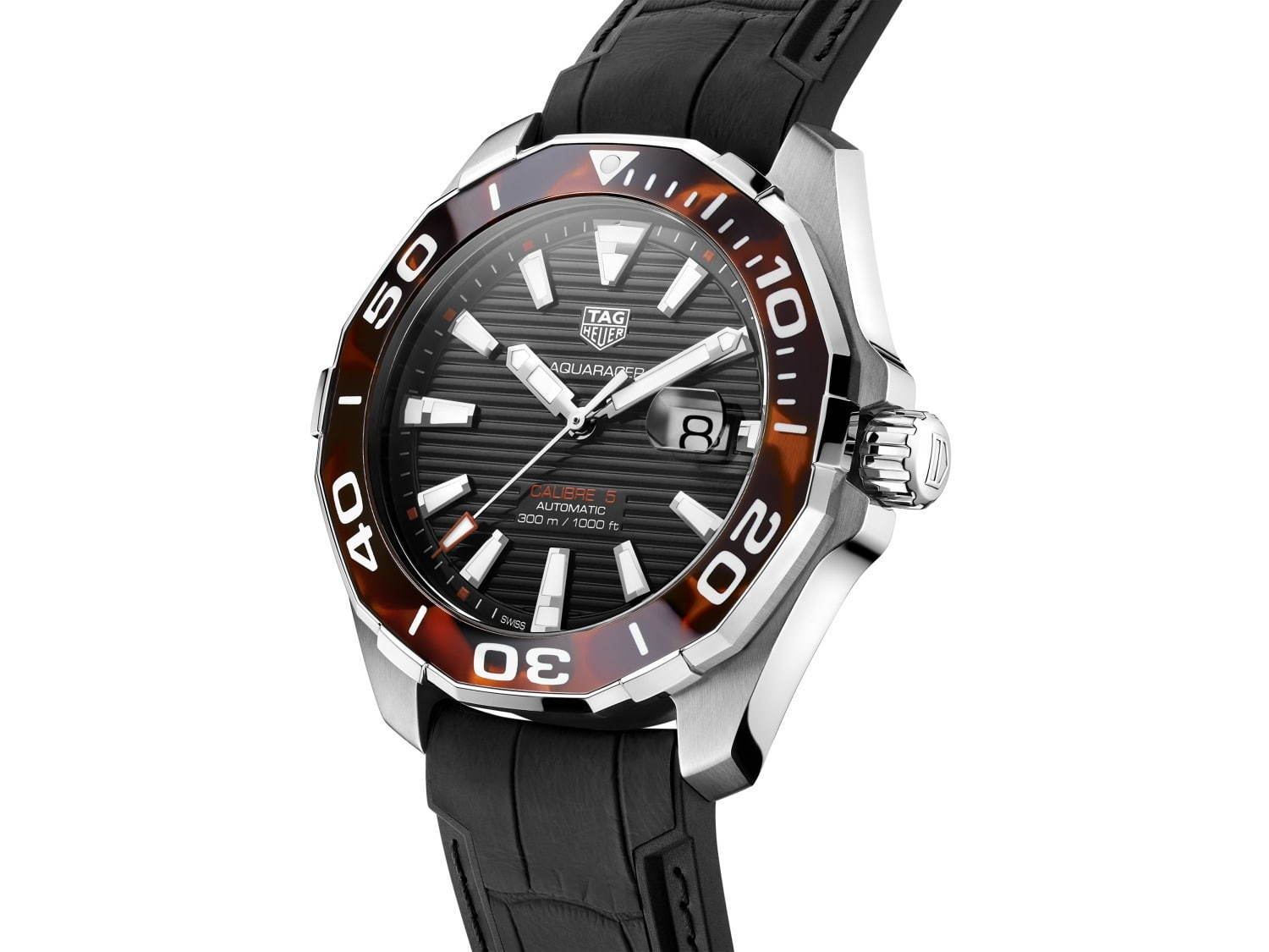 タグ・ホイヤーの人気モデル「アクアレーサー」“太陽光を受けて輝く波”に着想を得た新作腕時計 - ファッションプレス