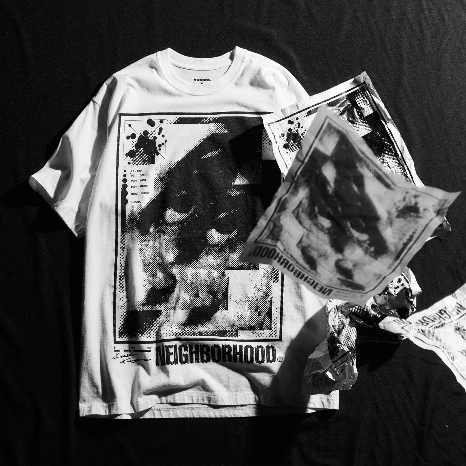 ネイバーフッド×河村康輔のグラフィックTシャツ、コラージュアートを立体的にモノクロプリント｜写真1
