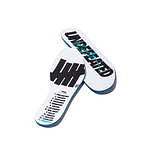 ナイキ×アンディフィーテッドのスニーカー、非対称マルチカラー×ゴールドのスウッシュ｜写真16