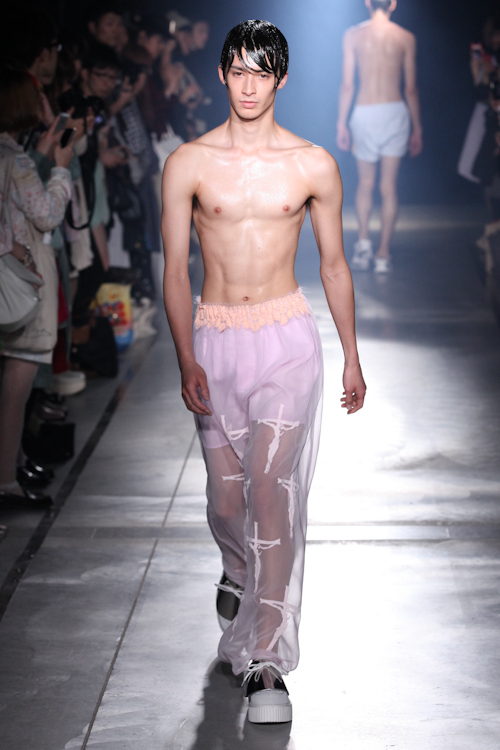 男性 ファッションショー 全裸  最新のファッションが本当にチ○コ見えてて笑った - ポッカキット