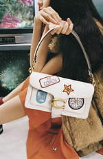 コーチ×Kōki,のショルダーバッグ＆ウォレット、Kōki,がデザインしたパッチを散りばめて｜写真12