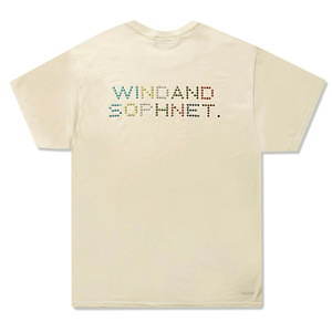 ソフネット×ウィンダンシー“ラインストーンロゴ”を配したTシャツ＆ショーツ、首掛け扇風機などグッズも｜写真2