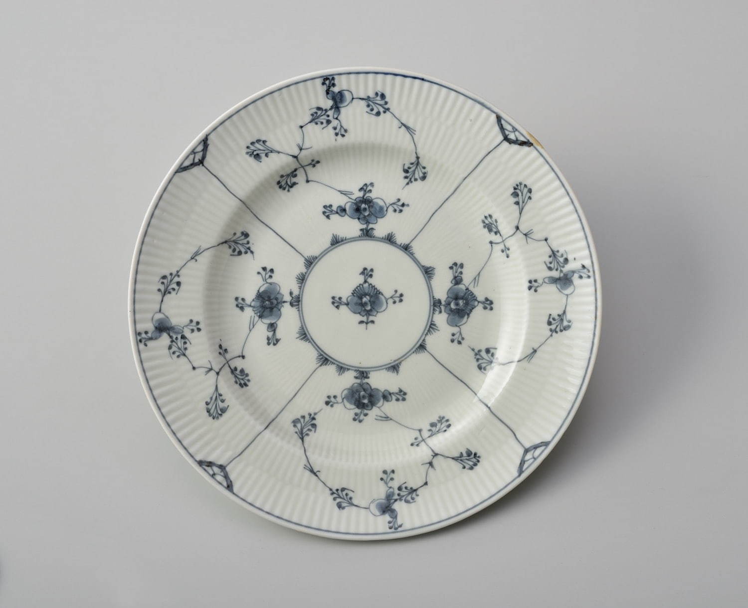 皿「ブルーフルーテッド」1785年頃 ロイヤル コペンハーゲン 塩川コレクション