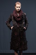 ヨハン クー 2013-14年秋冬コレクション - 破滅の世界へと誘う魔性の女｜写真3