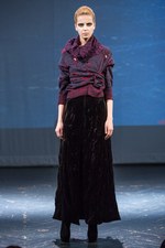 ヨハン クー 2013-14年秋冬コレクション - 破滅の世界へと誘う魔性の女｜写真6