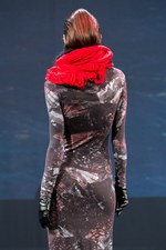 ヨハン クー 2013-14年秋冬コレクション - 破滅の世界へと誘う魔性の女｜写真9