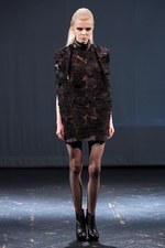 ヨハン クー 2013-14年秋冬コレクション - 破滅の世界へと誘う魔性の女｜写真10