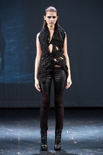 ヨハン クー 2013-14年秋冬コレクション - 破滅の世界へと誘う魔性の女｜写真16