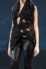 ヨハン クー 2013-14年秋冬コレクション - 破滅の世界へと誘う魔性の女｜写真17