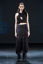 ヨハン クー 2013-14年秋冬コレクション - 破滅の世界へと誘う魔性の女｜写真24