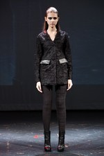 ヨハン クー 2013-14年秋冬コレクション - 破滅の世界へと誘う魔性の女｜写真32