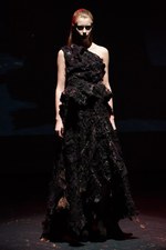 ヨハン クー 2013-14年秋冬コレクション - 破滅の世界へと誘う魔性の女｜写真33