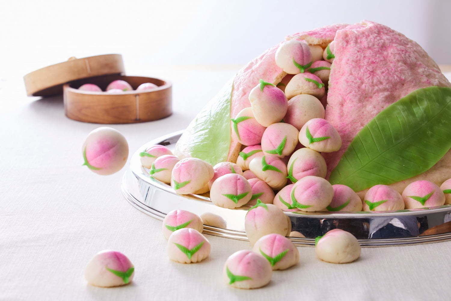 ハイアット リージェンシー 東京 40周年にちなみ 40cm超え マカロンタワーや特大桃饅頭 ファッションプレス ハイアット リージェンシー 東京 40周年にちなみ 40cm超え マカロンタワーや特大桃饅頭 ファッションプレス