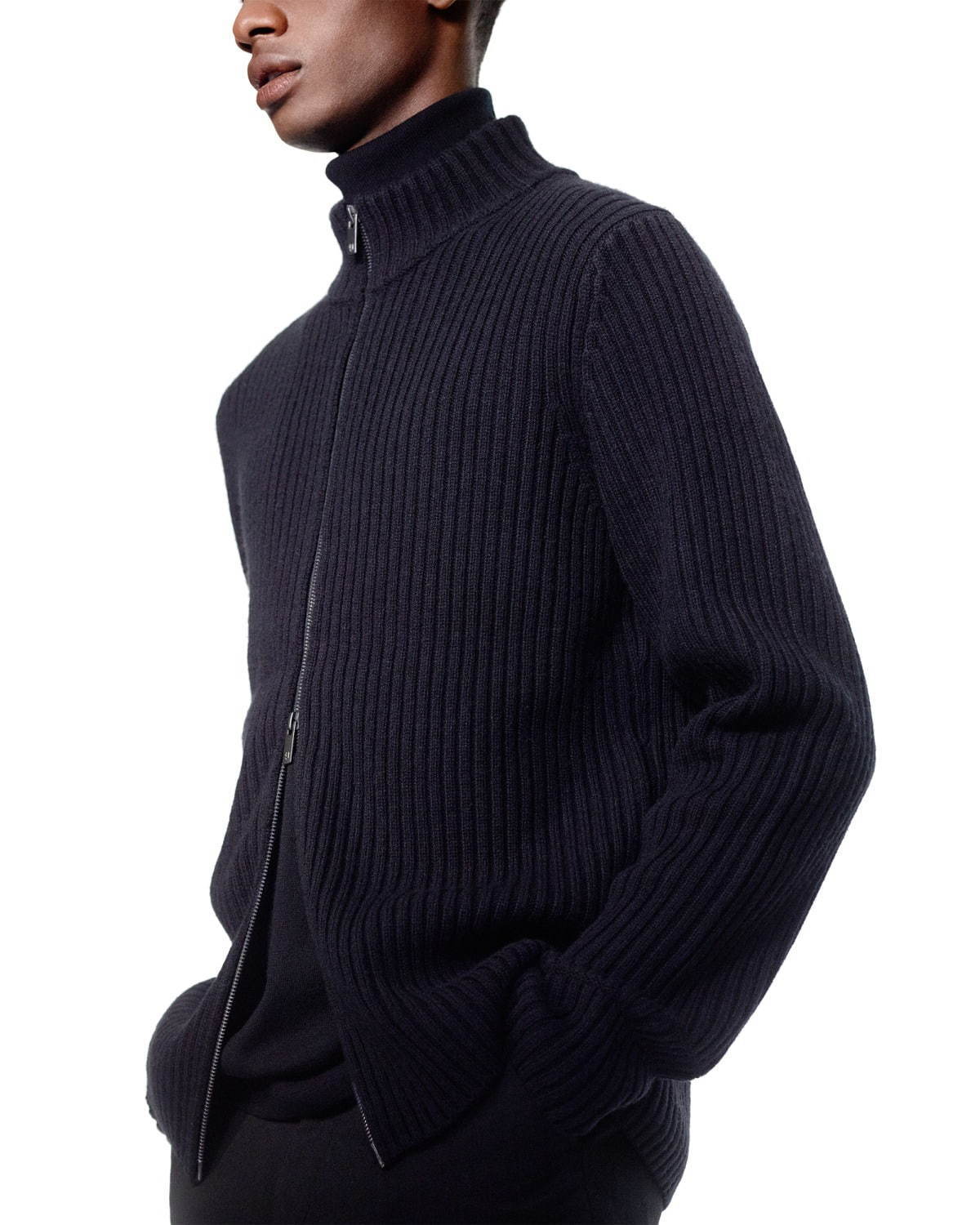 「＋J」着用アイテム
ミドルゲージリブフルジップセーター(長袖) 6,990円
メリノブレンドタートルネックセーター(長袖) 3,990円
ウールブレンドイージーパンツ 6,990円