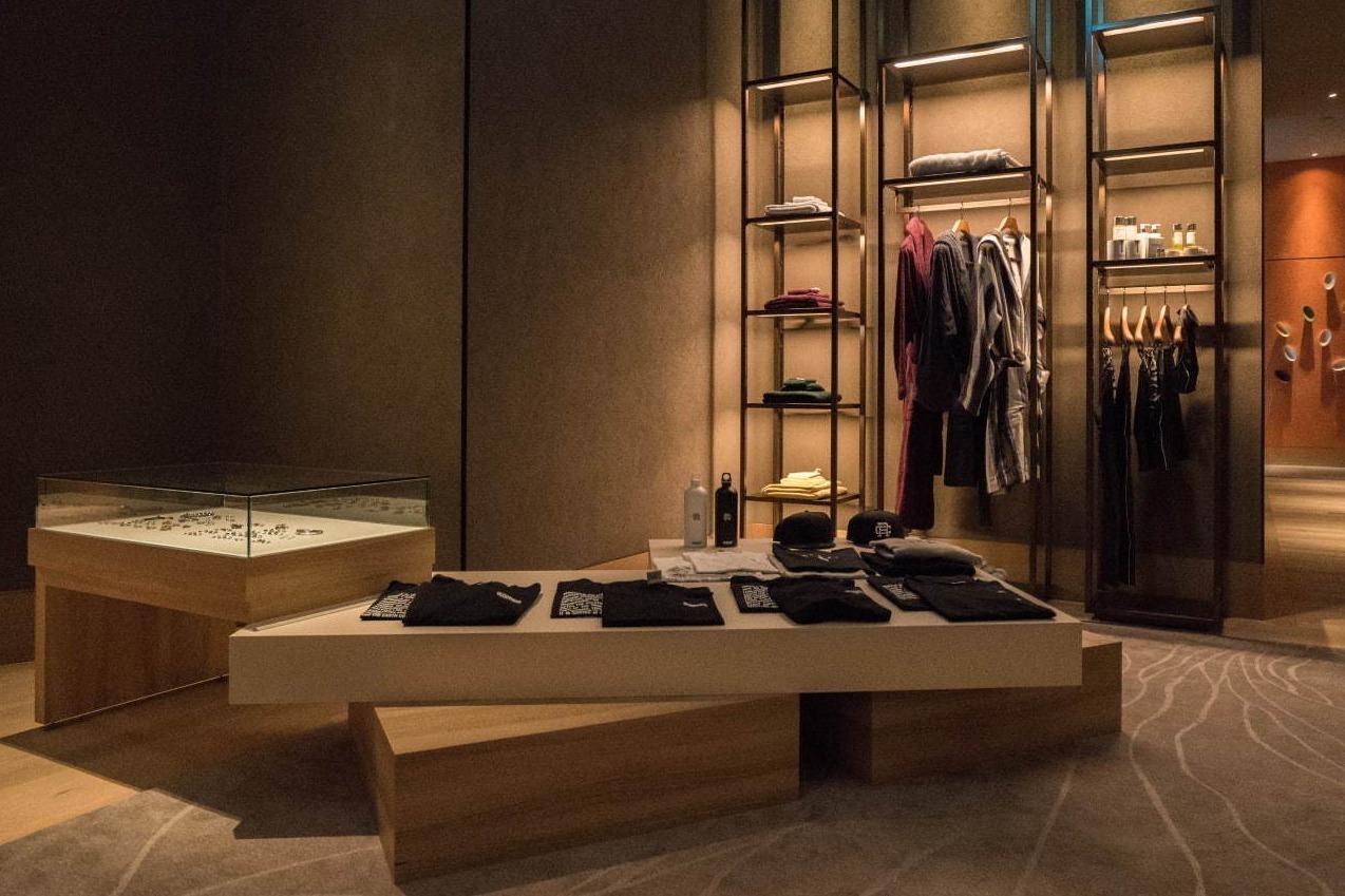 ブラジャー｜フォーシーズンズホテル東京大手町にアデライデの新ライフスタイルストア誕生、ヴェトモンの限定Tシャツも