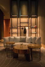 フォーシーズンズホテル東京大手町にアデライデの新ライフスタイルストア誕生、ヴェトモンの限定Tシャツも｜写真29