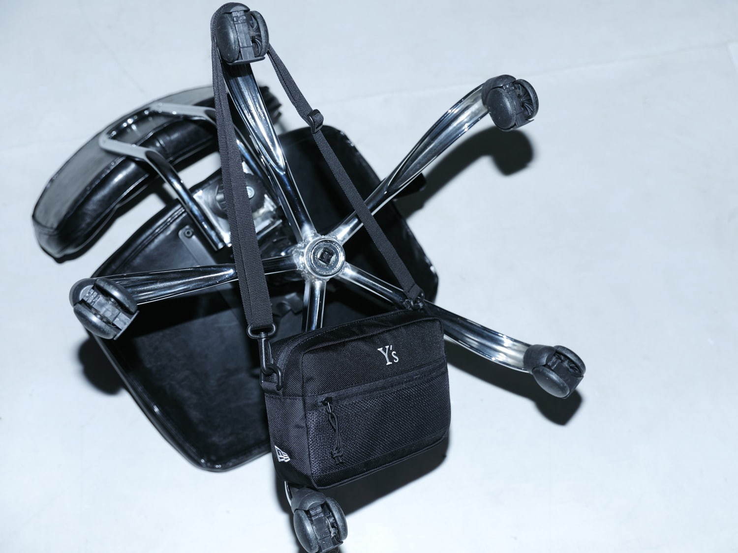 Y's×ニューエラ、“マイクロロゴ”を配した黒の「9THIRTY」キャップや2WAYトートバッグ｜写真34