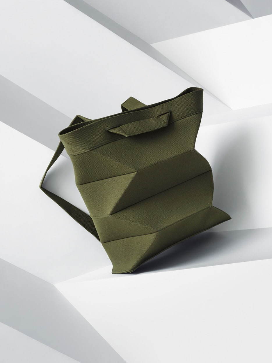 イッセイ ミヤケ(ISSEY MIYAKE) TATAMI｜写真1