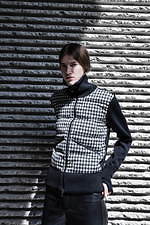 ヘルノ新作メンズ＆ウィメンズダウンアウター、ゴアテックス採用の高機能ダウンジャケットなど｜写真9