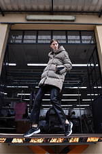 ヘルノ新作メンズ＆ウィメンズダウンアウター、ゴアテックス採用の高機能ダウンジャケットなど｜写真14