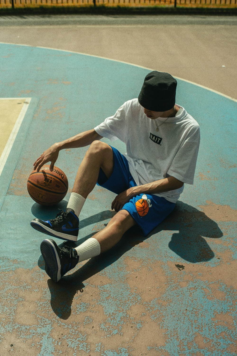 ベイト×ピーナッツ、スヌーピーが“バスケットボール”を楽しむTシャツ＆フーディー｜写真12