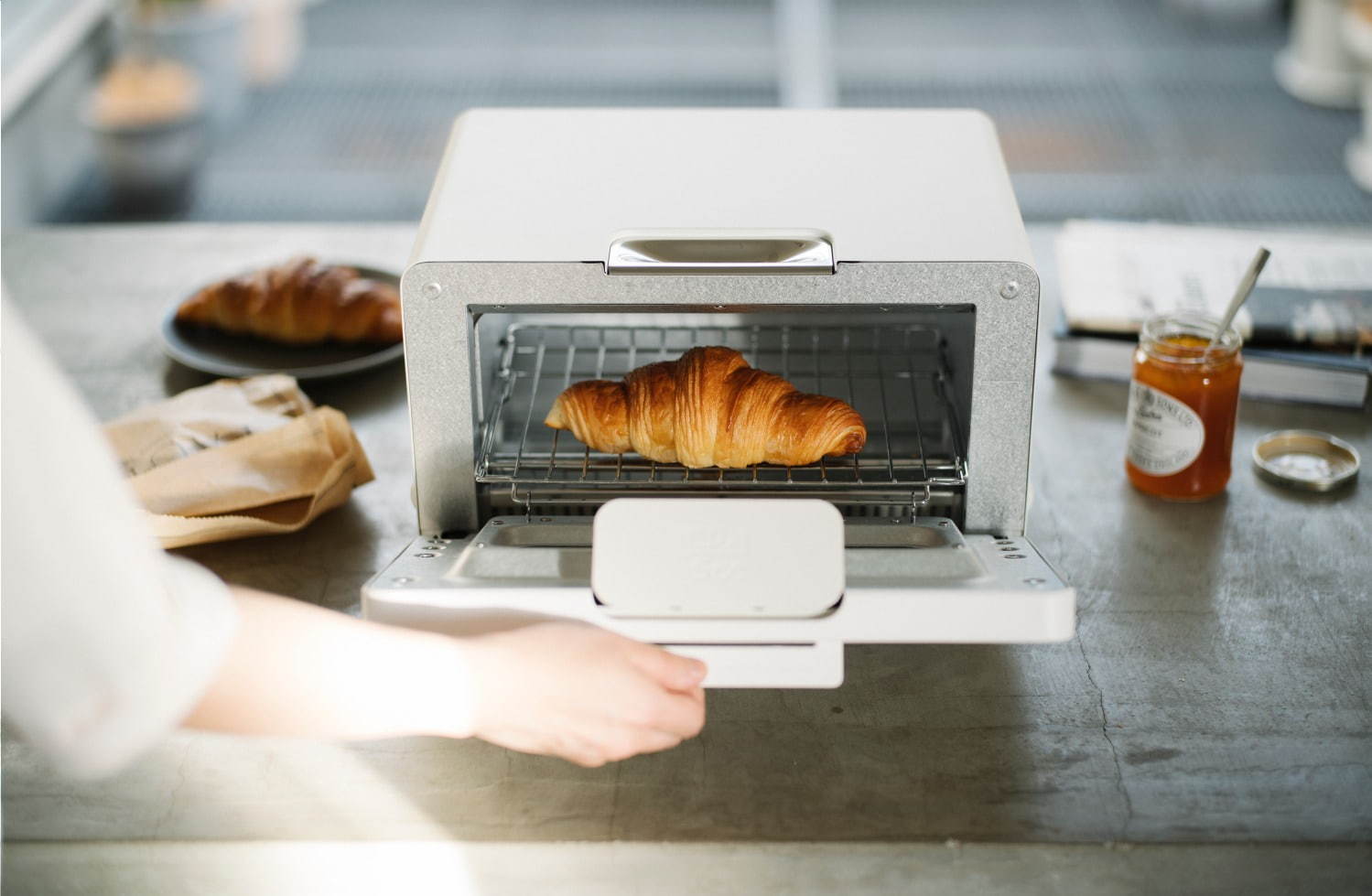 バルミューダのトースターが進化、新色ベージュ＆緻密な温度制御で“サクふわ”焼き立てパンを再現｜写真11