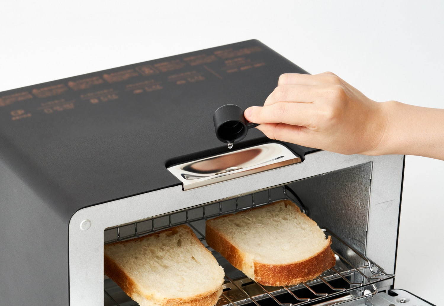 バルミューダのトースターが進化、新色ベージュ＆緻密な温度制御で“サクふわ”焼き立てパンを再現｜写真16