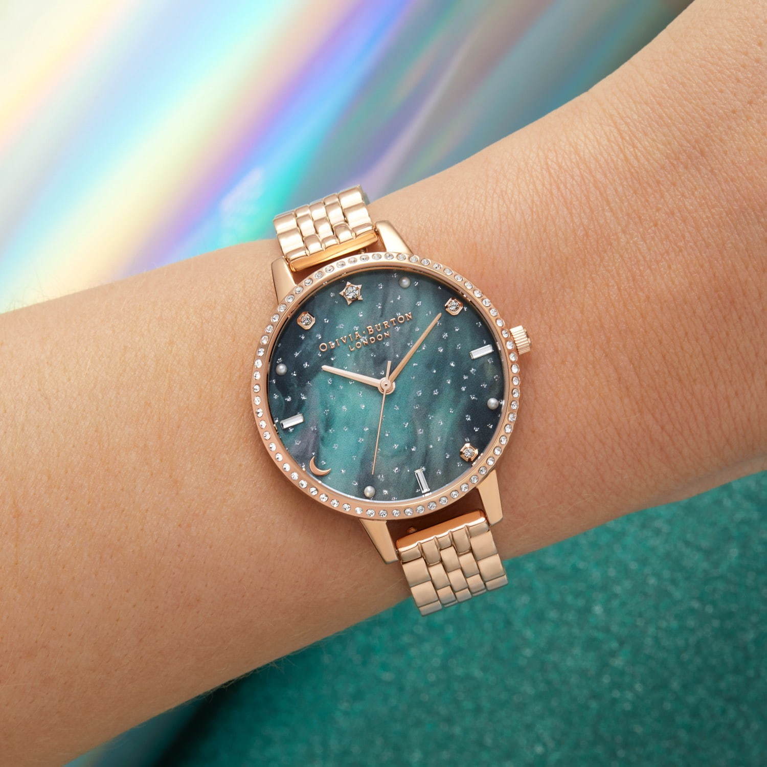 オリビア・バートンの新作腕時計、“オーロラと夜空”＆グリッター