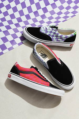 VANS定番スニーカーを“ツイスト”、サイケデリックカラーのオールド 