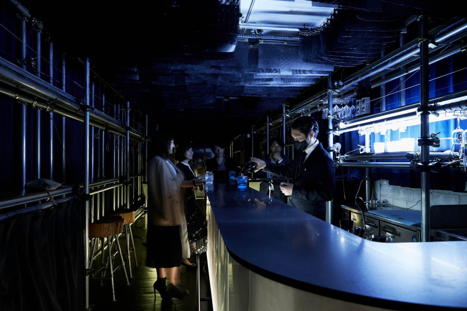 「獺祭」の期間限定コンセプトバーが東京・新丸の内ビルに、日本酒のロックを“光る”グラスで｜写真6