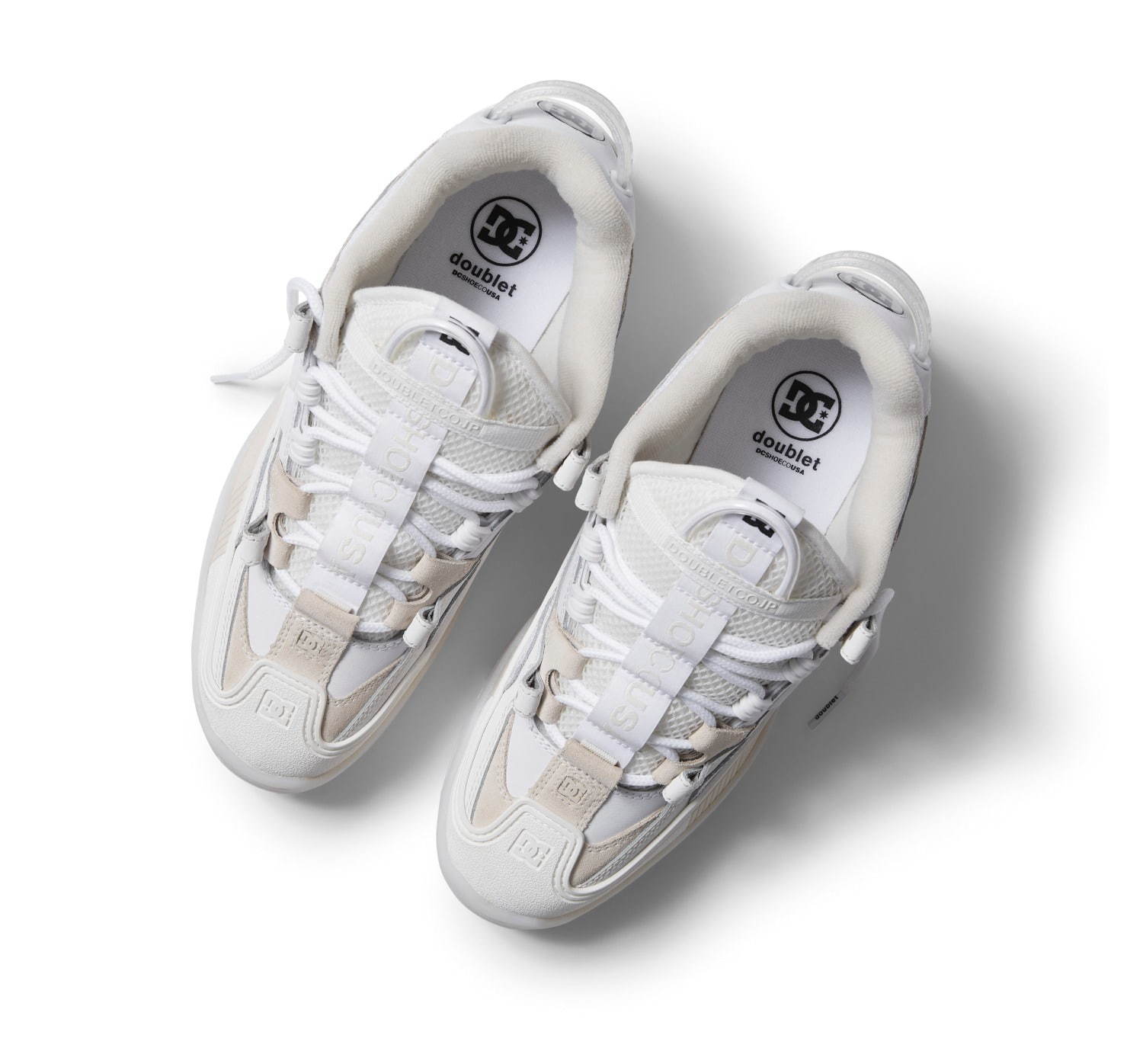 ダブレット×DC SHOESのコラボスニーカー、過去の人気3モデルを1