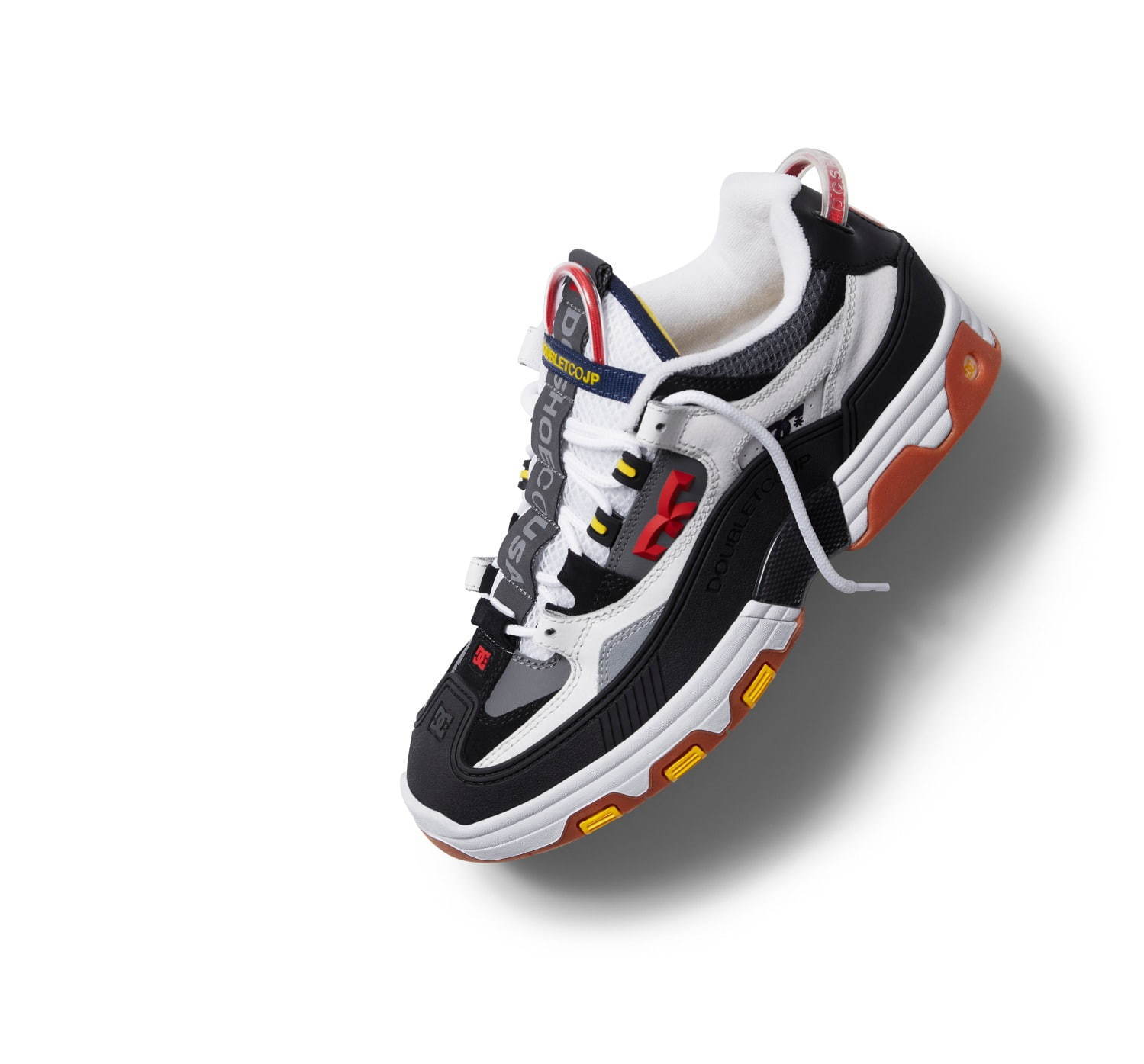 ダブレット×DC SHOESのコラボスニーカー、過去の人気3モデルを1つに 