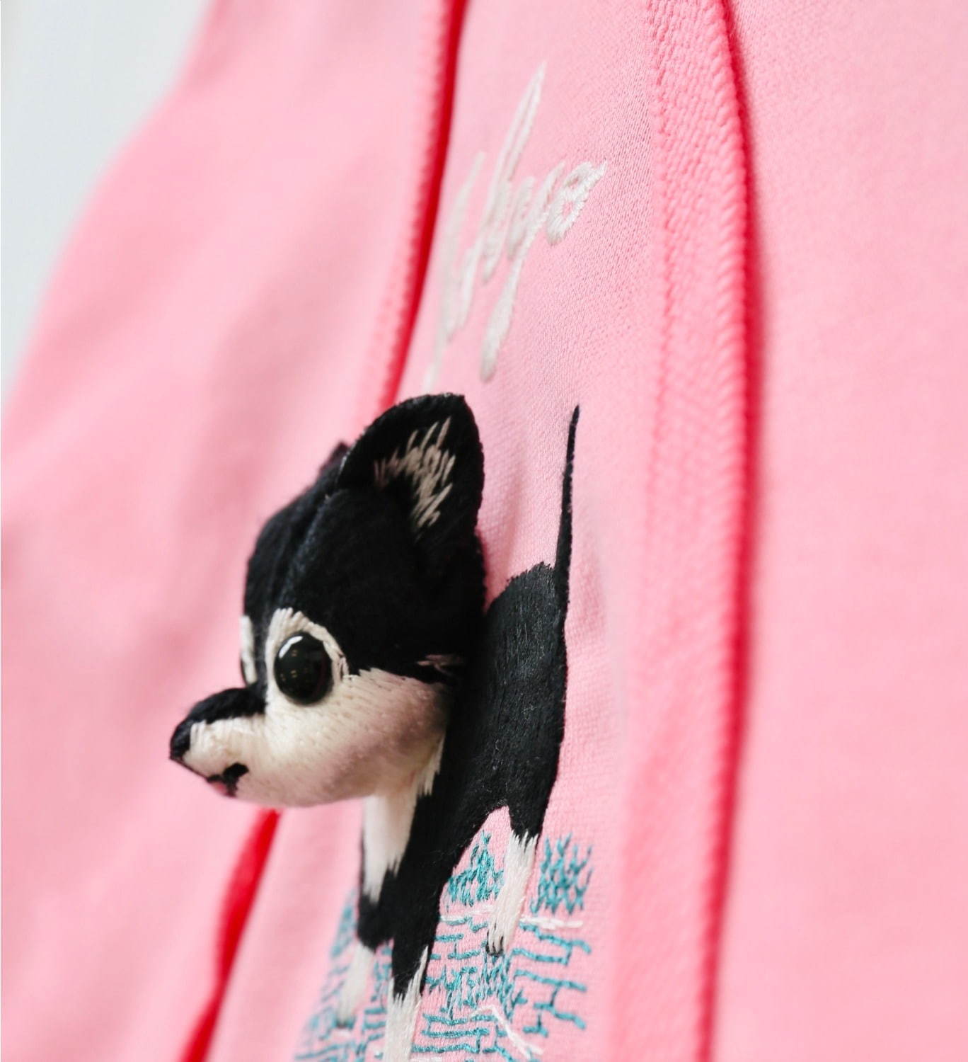 ダブレット×ウィズムの“飛び出すチワワ”フーディ、スウェット中央にパペット刺繍で立体的チワワを｜写真13