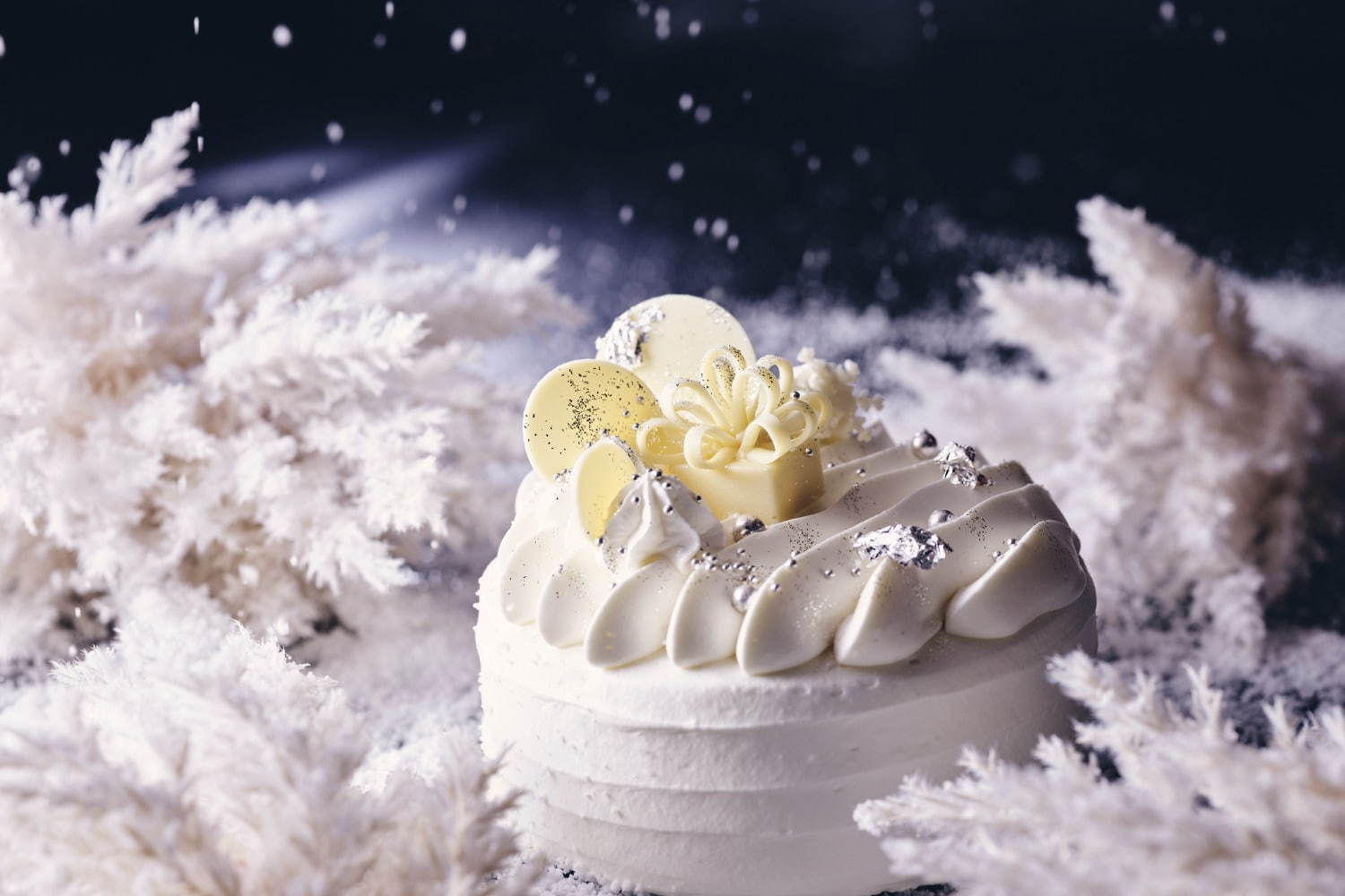 ストリングスホテル東京インターコンチネンタルのクリスマス 純白のショートケーキなど ファッションプレス