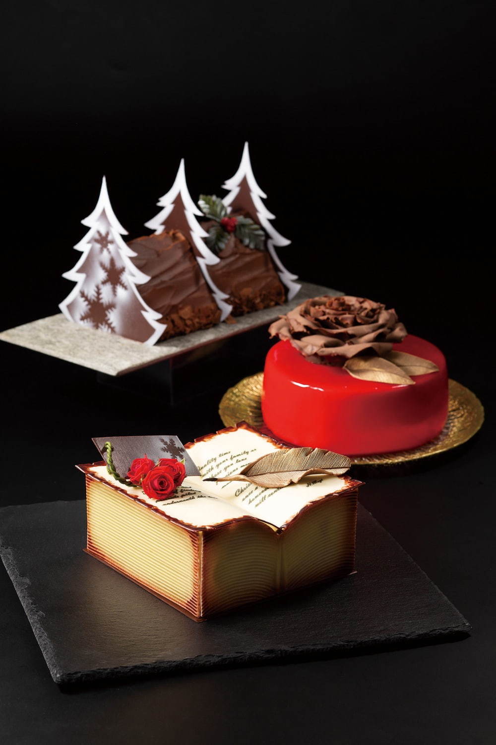 京王プラザホテルのクリスマスケーキ2020、“暖炉”や“本”を模ったユニークなチョコケーキなど｜写真13