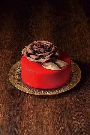 京王プラザホテルのクリスマスケーキ2020、“暖炉”や“本”を模ったユニークなチョコケーキなど 画像6