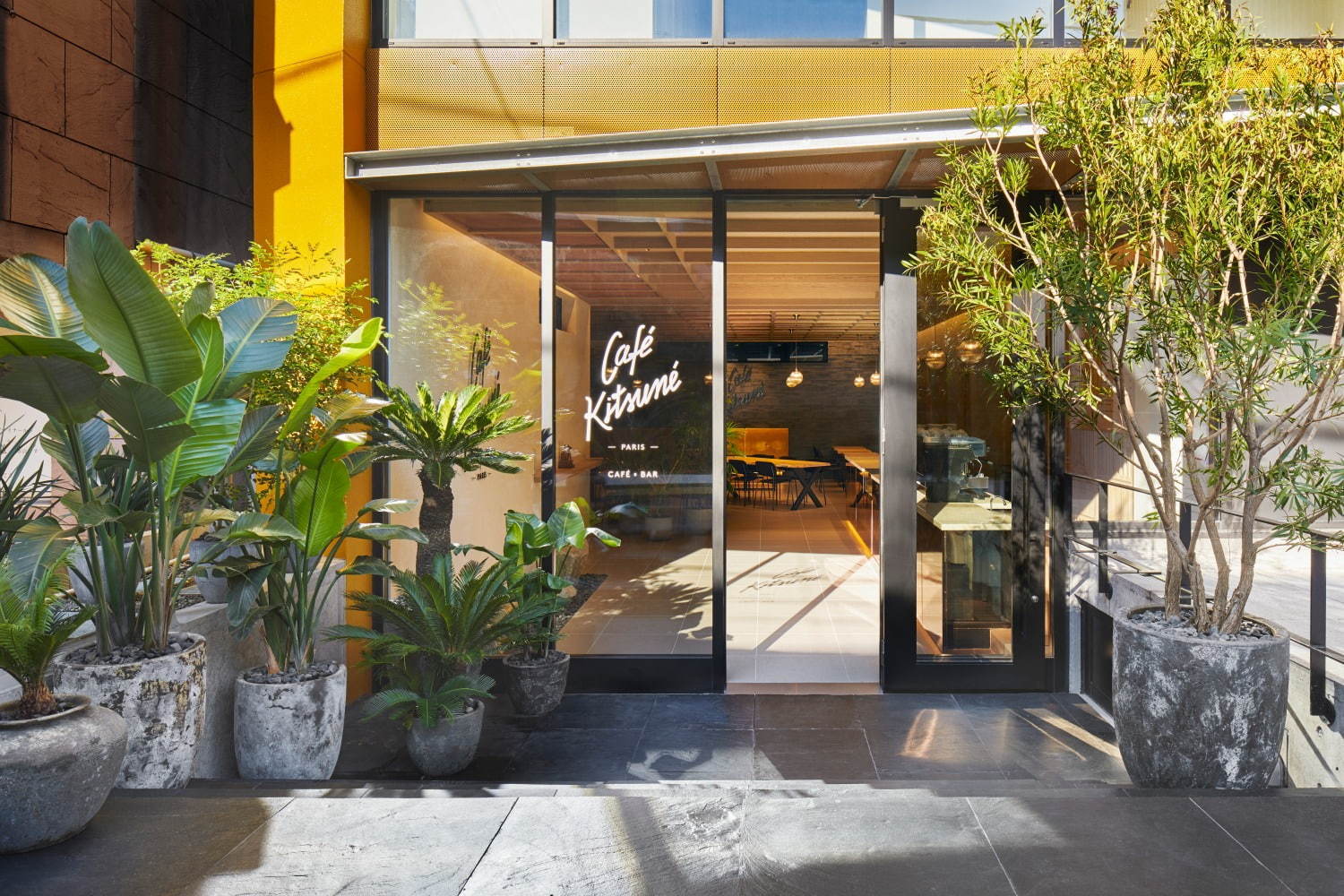 カフェ キツネ 青山店“和洋折衷”な新スイーツ、ほうじ茶香る苺ショートや抹茶エクレア｜写真9