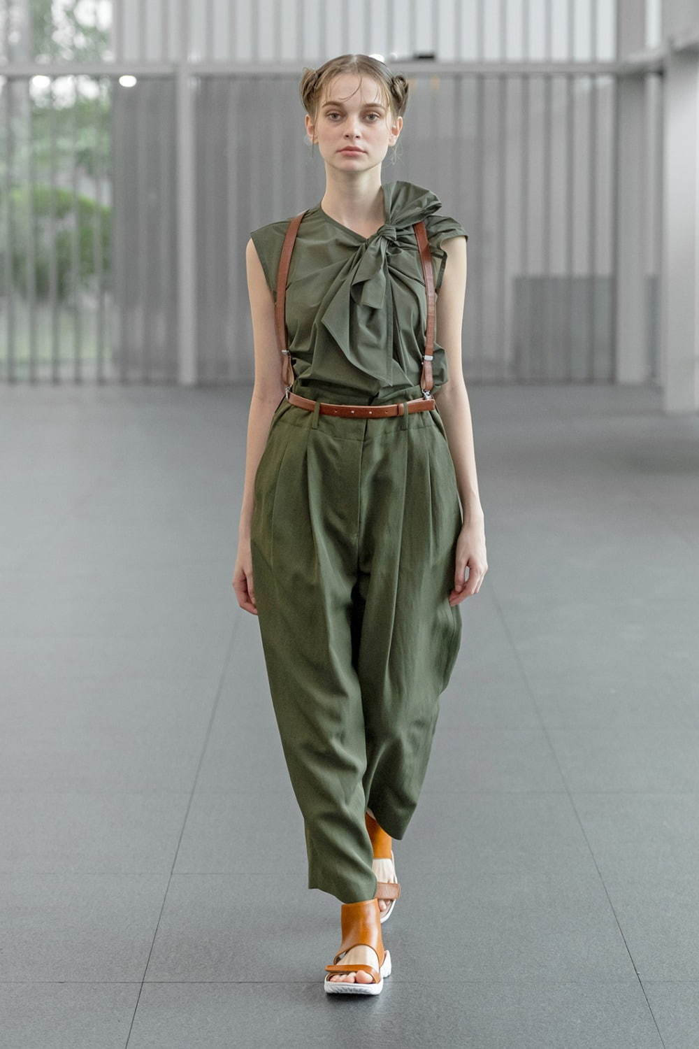 サポートサーフェス 2021年春夏コレクション - 洋服が生み出す“余白”と身体の関係性｜写真31
