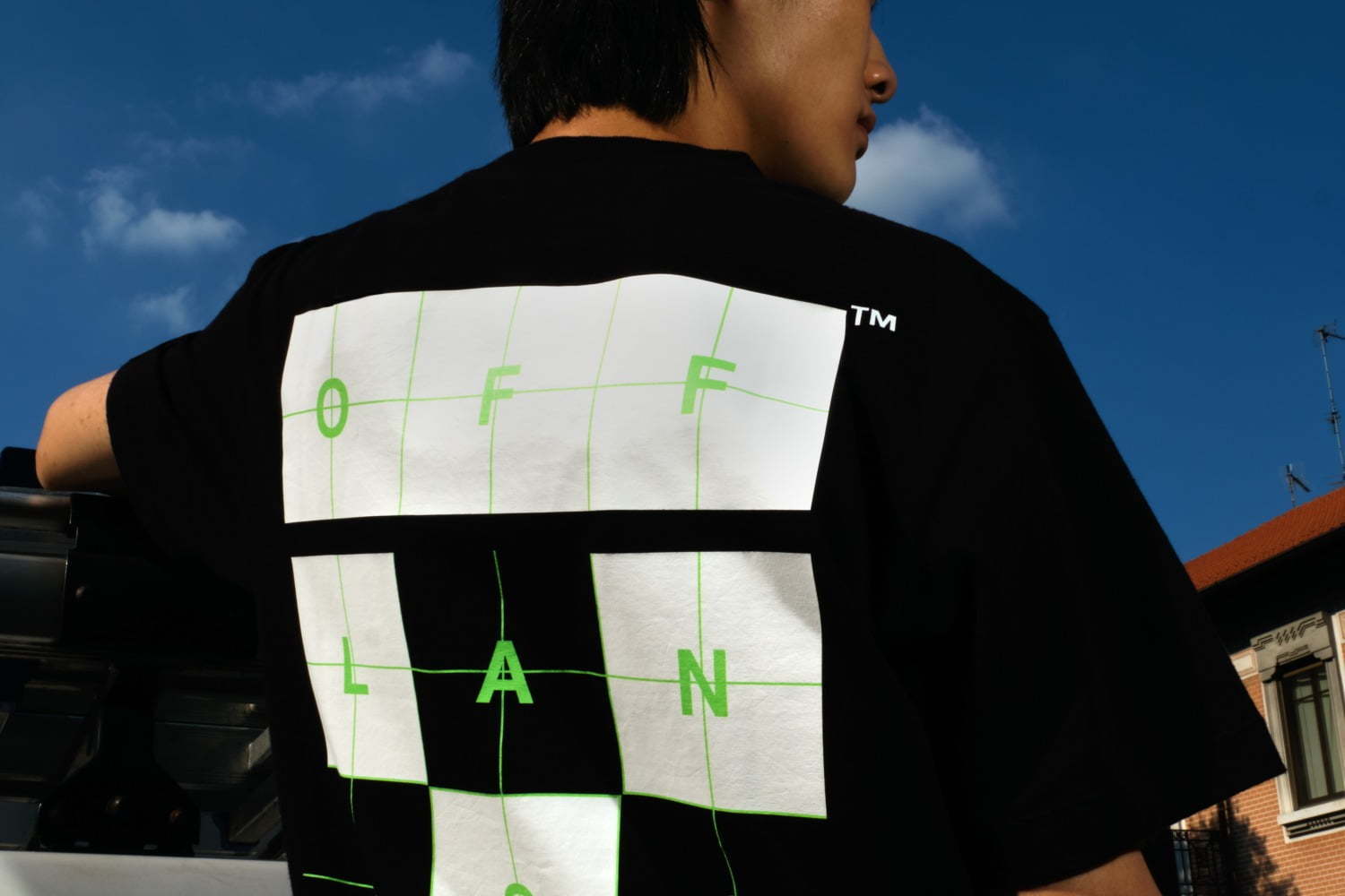 “サムシング & アソシエイツ” c/o オフ-ホワイト トウキョウ