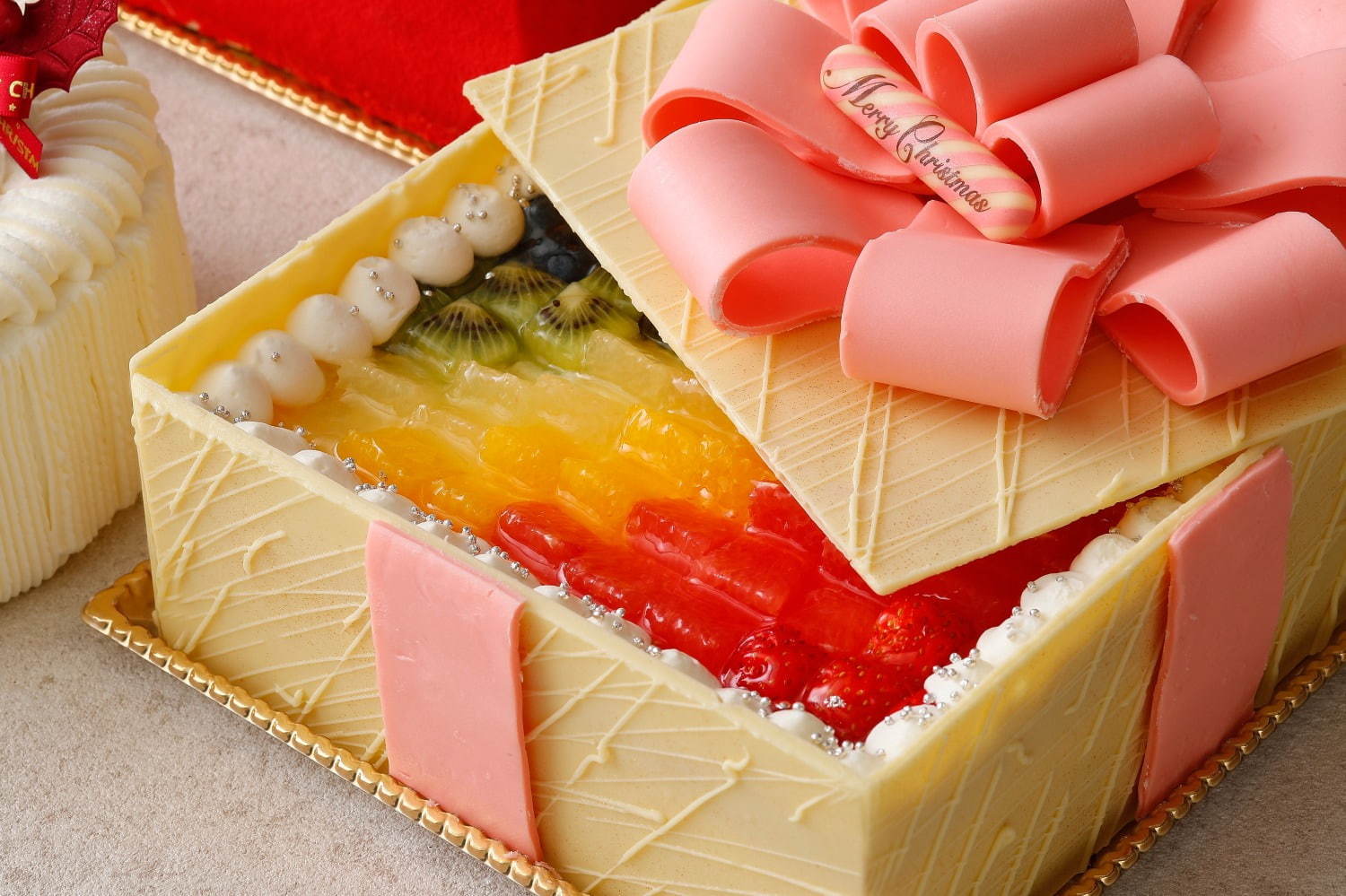 横浜 ホテルニューグランドのクリスマスケーキ フルーツを詰めた ギフトボックス ケーキなど ファッションプレス